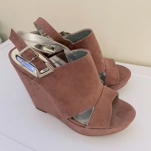 Carlos Santana size 10 light purple wedges